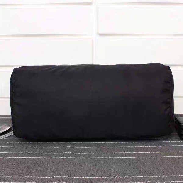 プラダバッグ側面デザイン